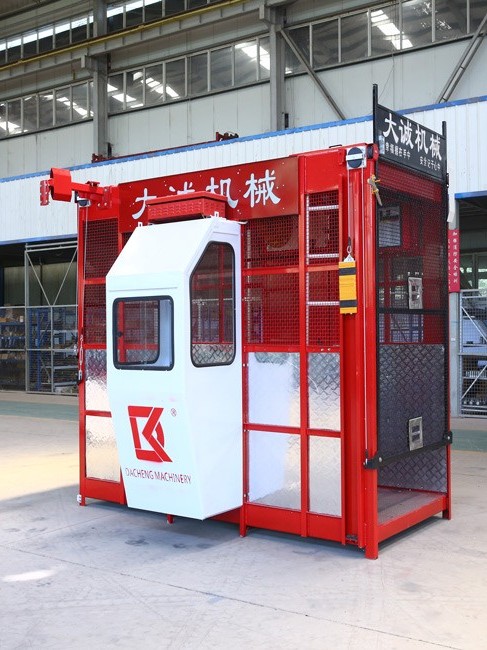 施工電梯安全運行時的注意事項！